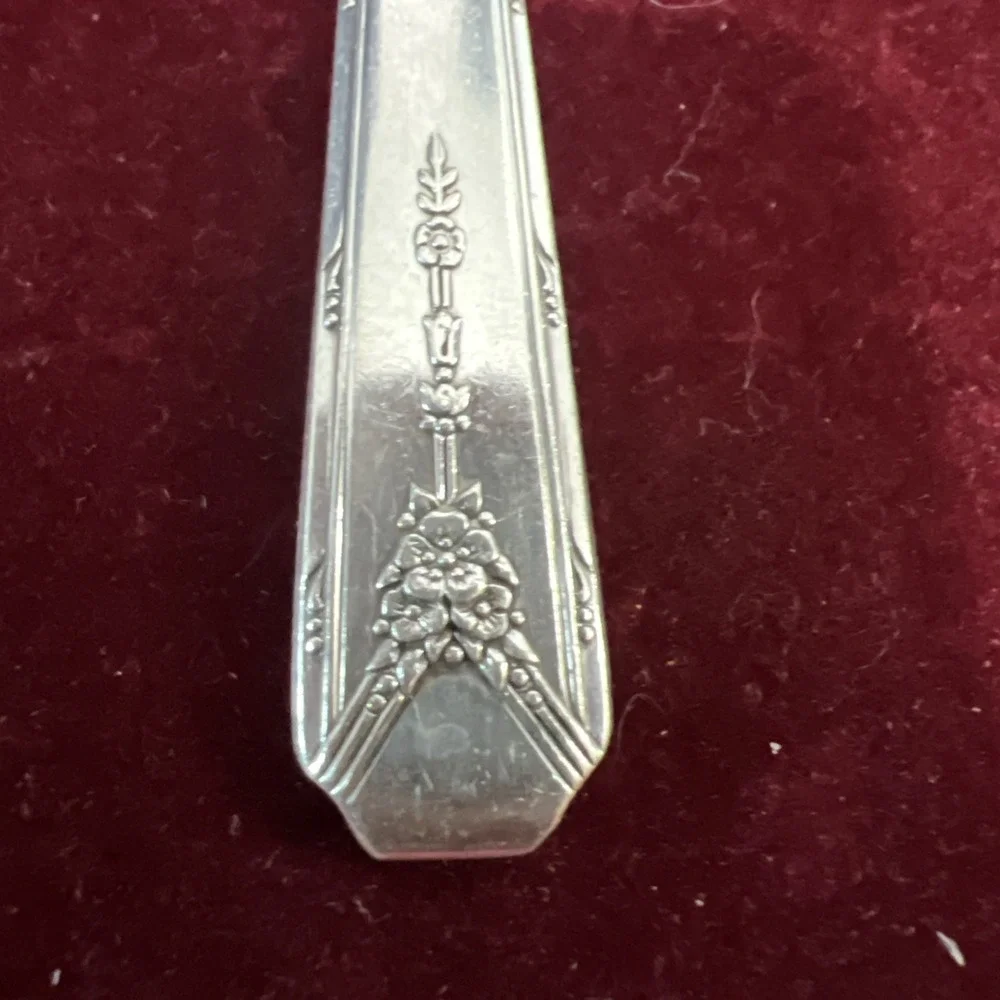 1 Sugar‎ Spoon, Milady Oneida Community 1940 Silver Plate Silverplate Floral